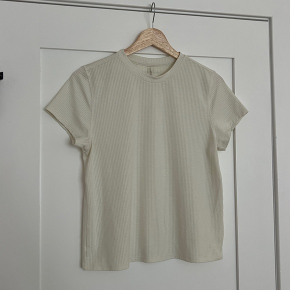 Outdoor Voices thinkfast mesh short sleeve tee in pistachio - Picture 5 of 9